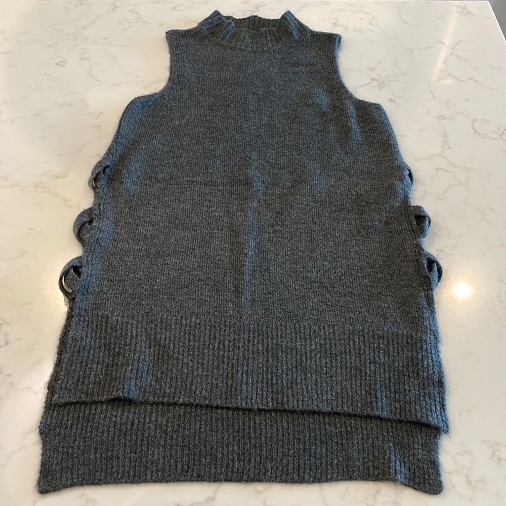 Olive & Oak Sleeveless Sweater
